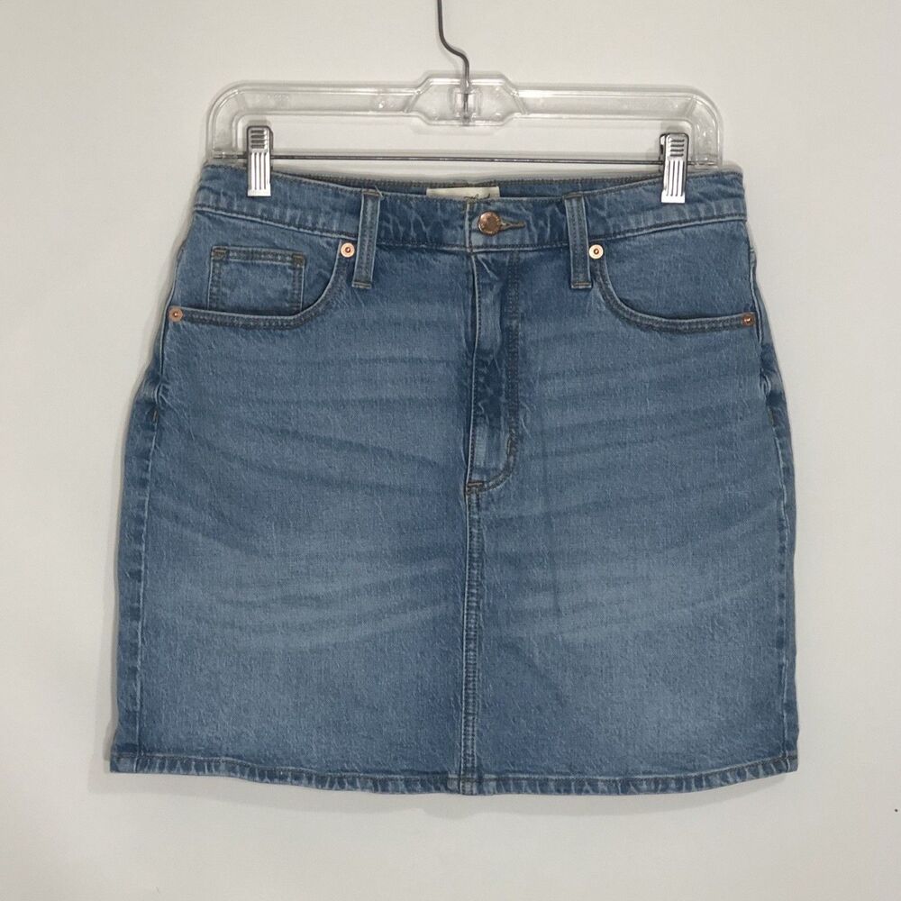 Universal Threads Size 8/29R Light Wash Short Mini Denim Skirt Classic Boho